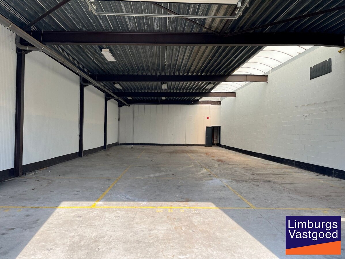 Magazijn, 240m², op industrieterrein, vlakbij E-313 