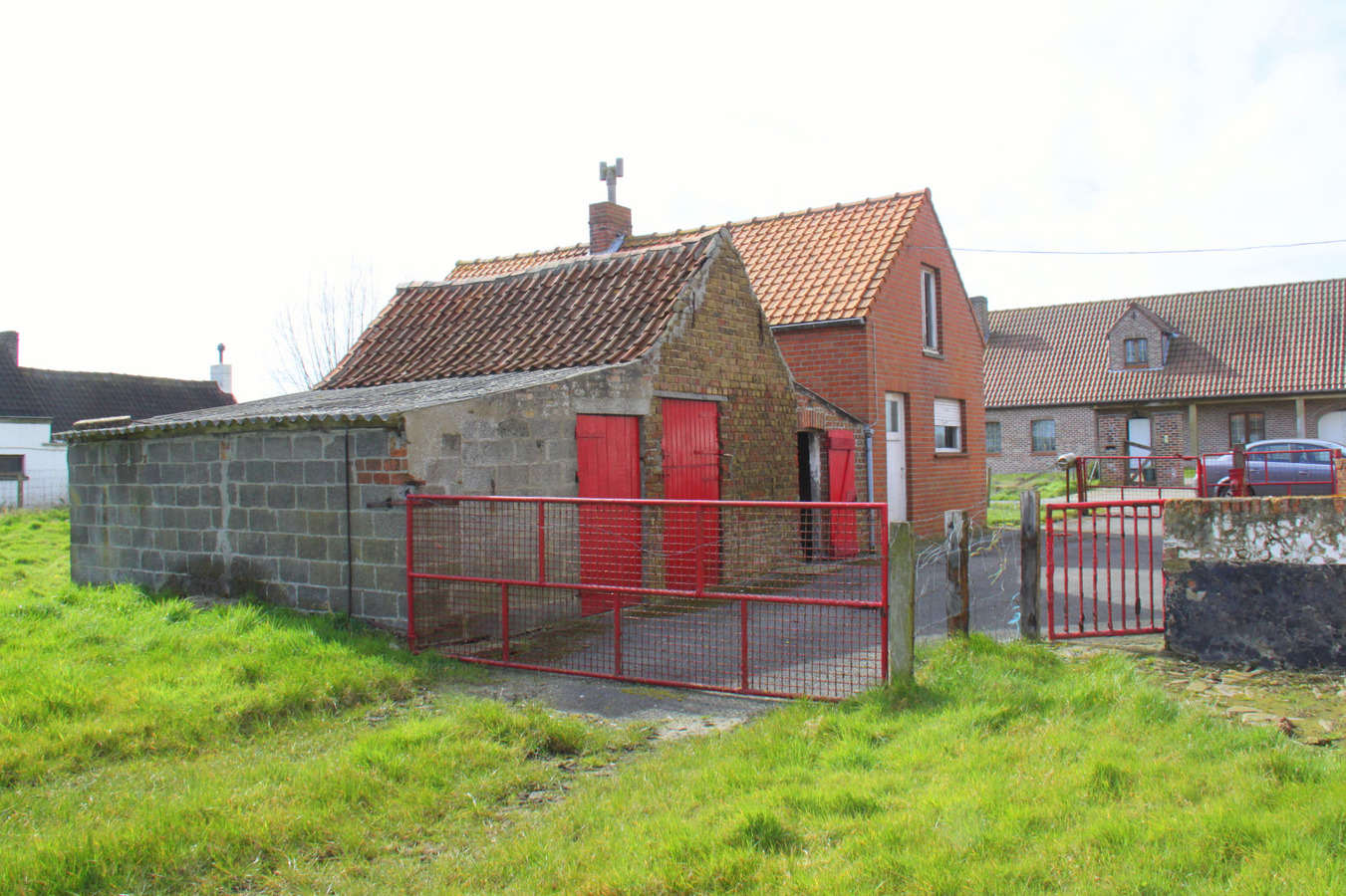Te renoveren hoeve met open zicht te Zerkegem 