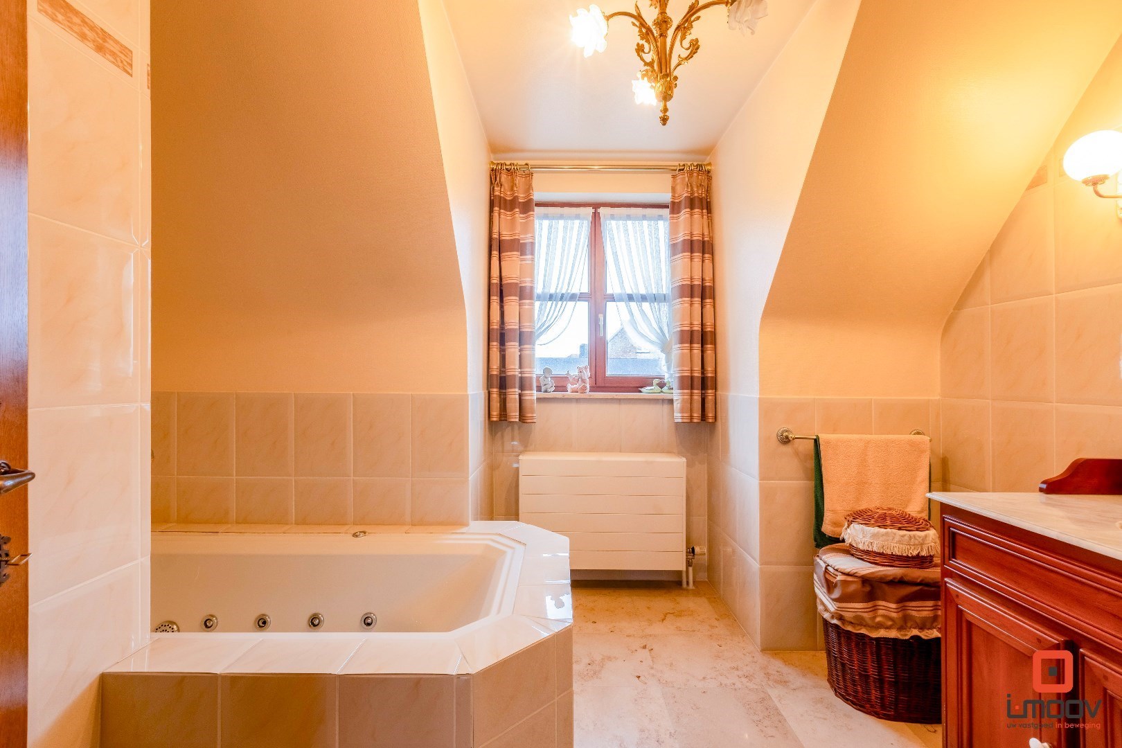 Open bebouwing met magazijn op een landelijke locatie! 