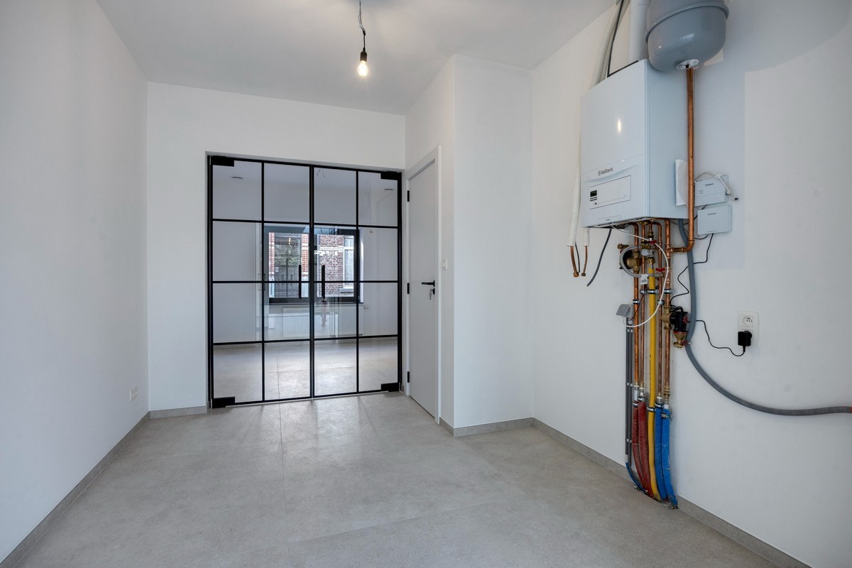 Volledig gerenoveerde woning met 3 slaapkamers, badkamers en tuin in Tienen! – EPC A - bewoonbare opp. 130 m² 