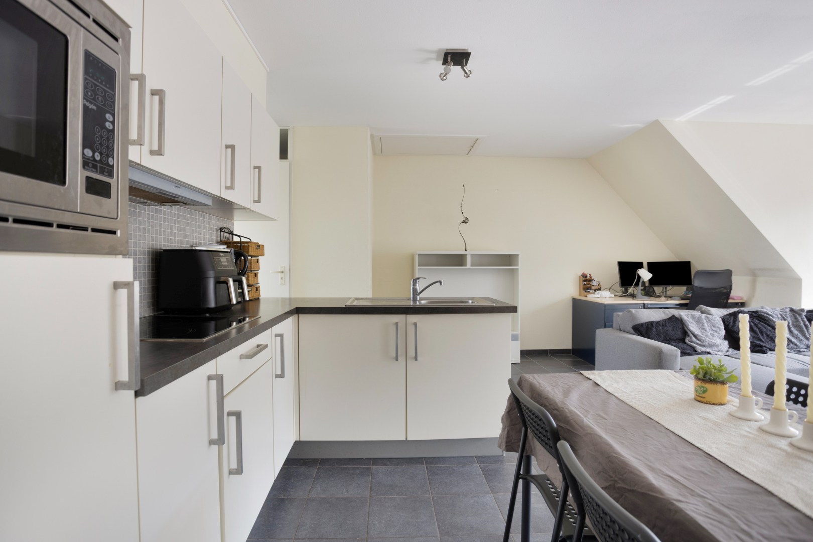 Instapklaar appartement met groot terras in centrum Geel 