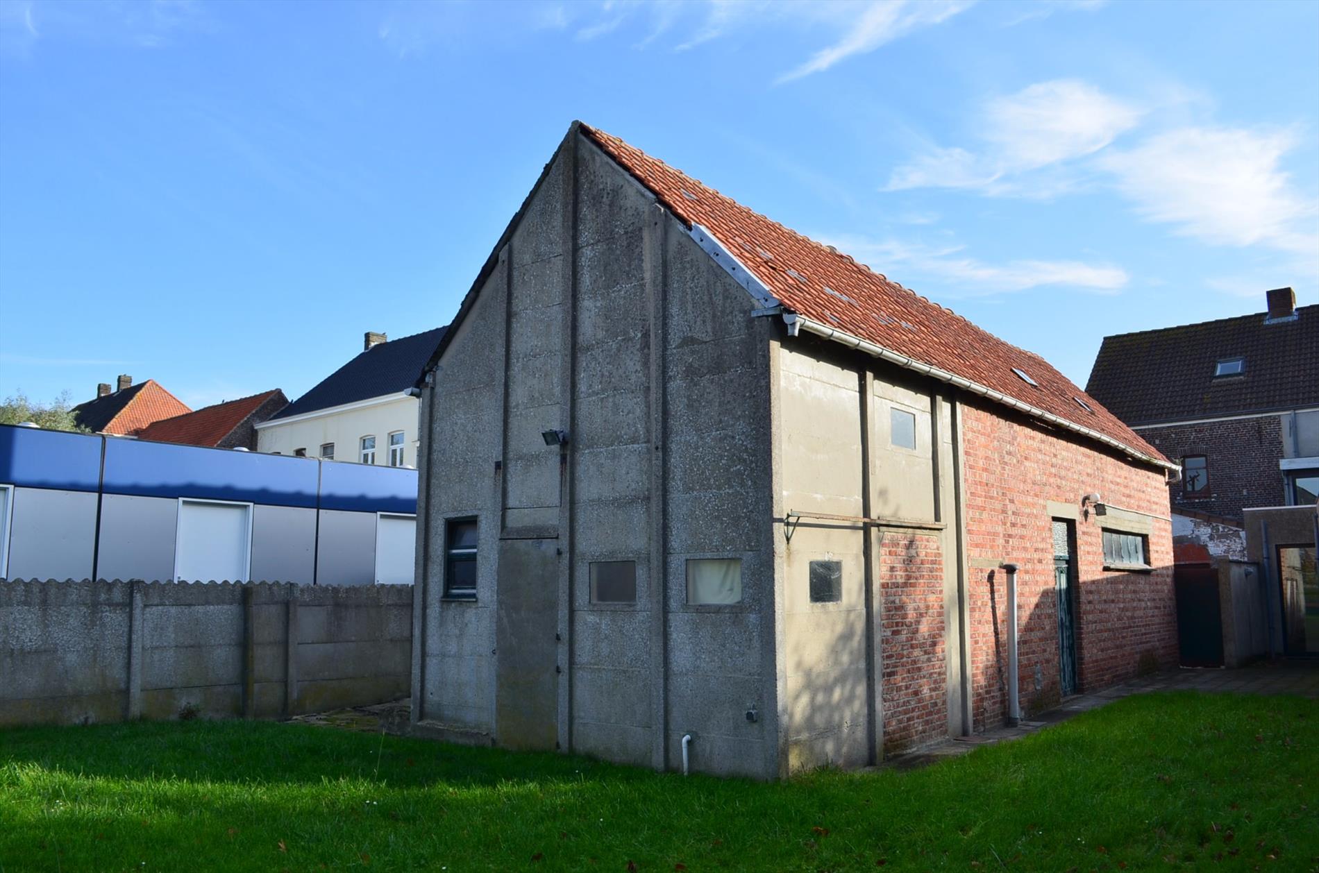 Woning (5 slpks) met handelsruimte en bijgebouw  te Sint-Laureins 