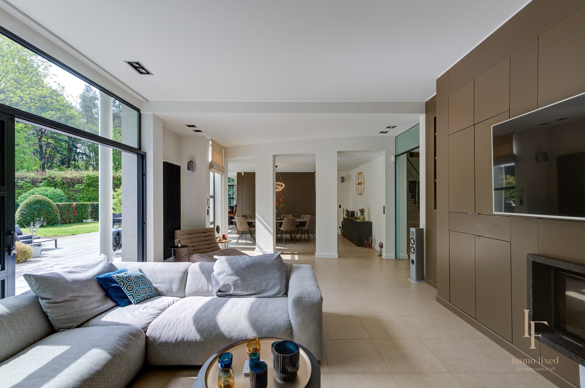 Moderne villa met 7 slaapkamers te Zoersel. 