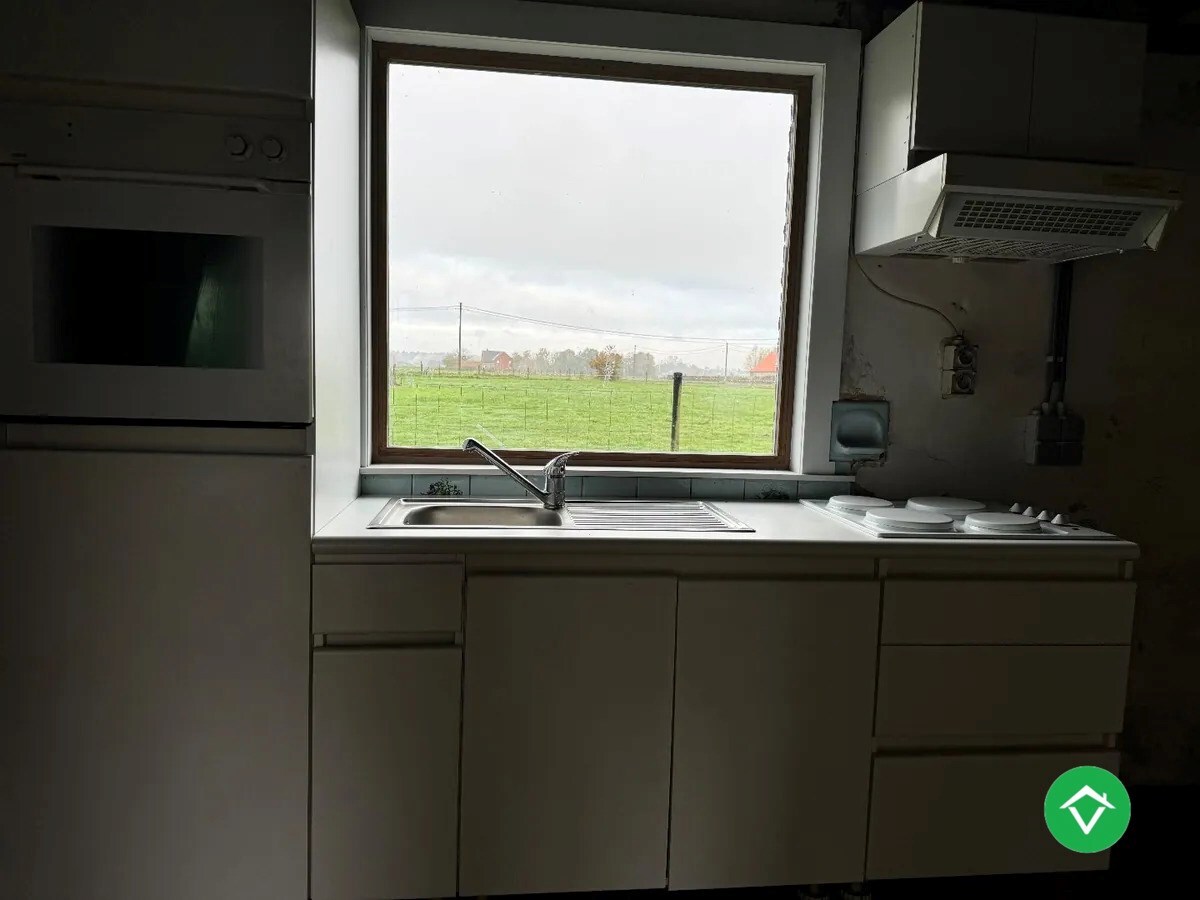 Rustig gelegen te renoveren woning in Torhout 