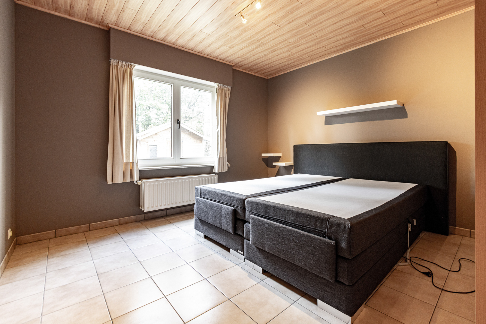 Ruime (4 slpks) instapklare woning met tuin rustig gelegen te Waarschoot 