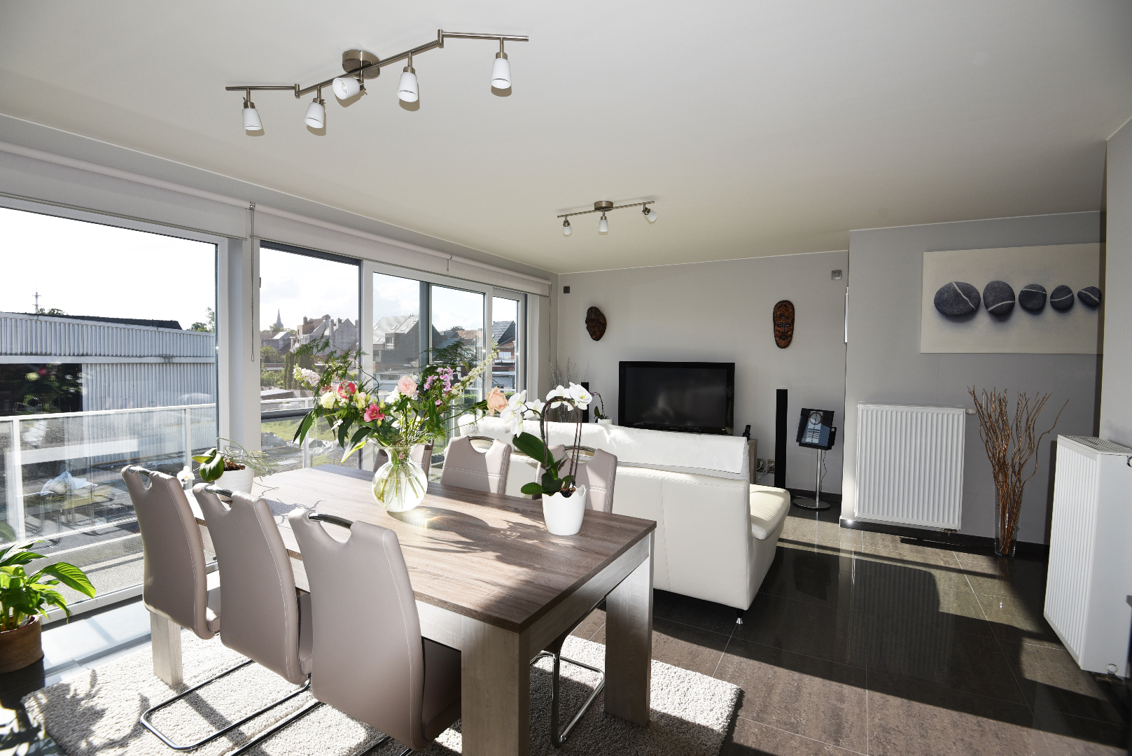 Recent 1 slpk app. zonnig terras en garage rustig gelegen te centrum Eeklo 