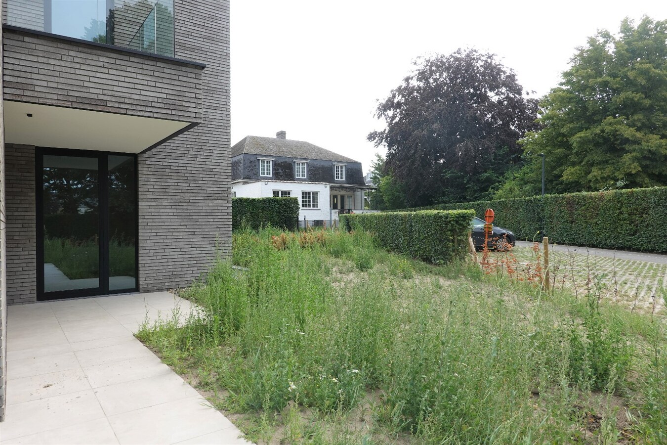 Nieuwbouwappartement met terras en tuin 
