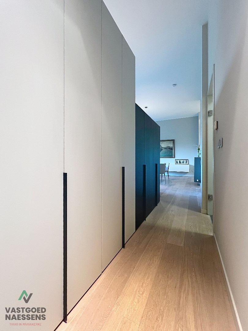 Magnifique appartement d'une chambre avec vue sur le golf et une terrasse ensoleillée. 