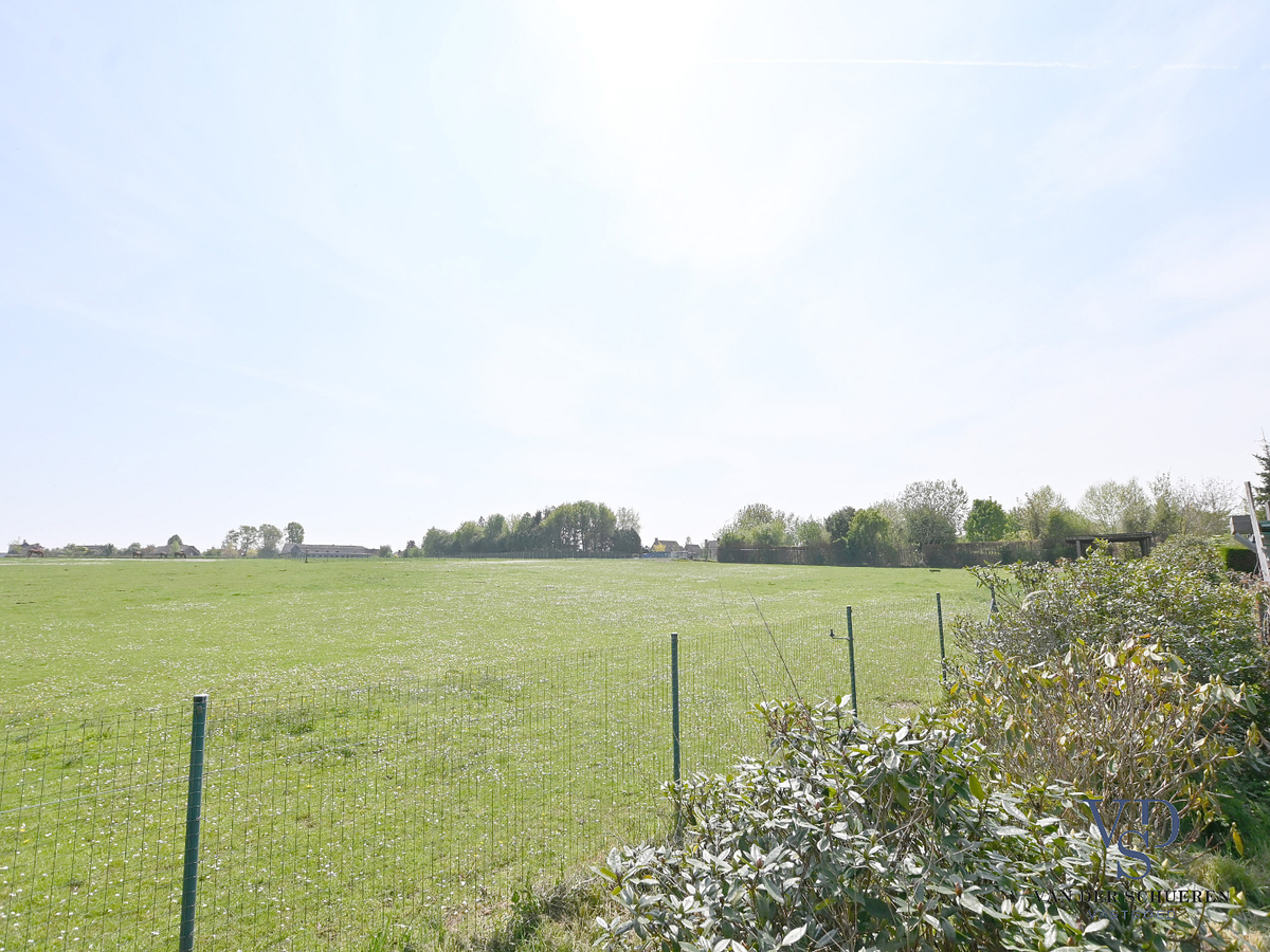 Bungalowwoning met mogelijkheden op een uniek perceel te Dikkelvenne. 
