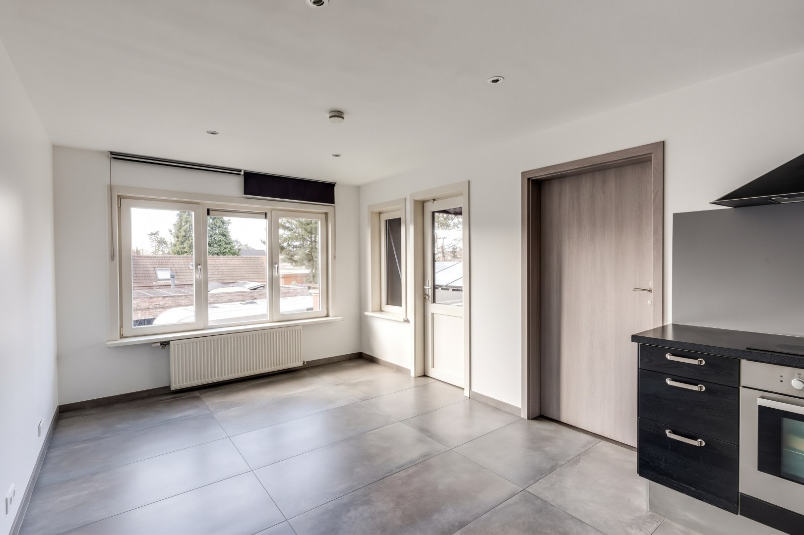 Ruime woning voor gemengd gebruik met loods te koop, wonen en werken op één toplocatie in Zelzate 