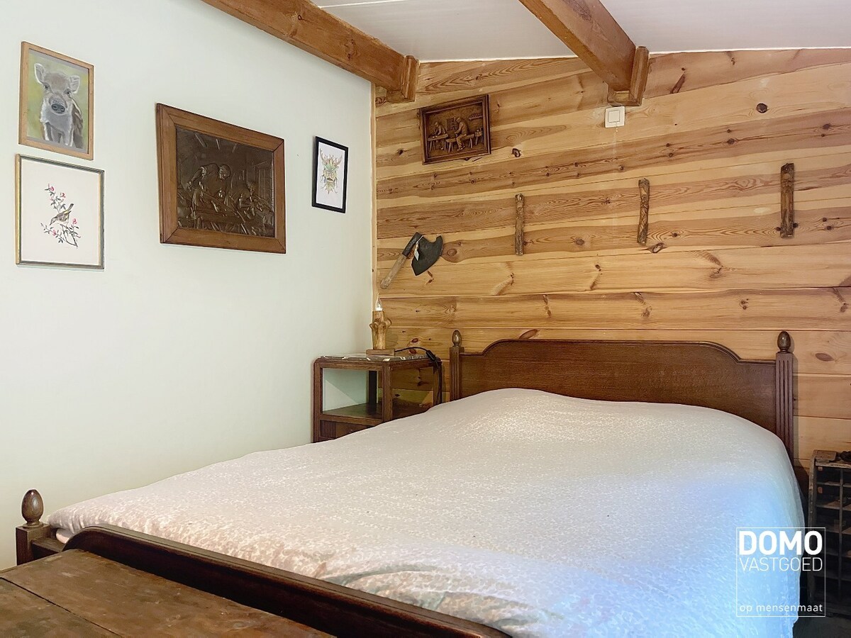 UNIEK DOMEIN MET OFF-GRID VAKANTIEWONING, SCHUUR EN 2 VIJVERS OP 1 HA 41 A 