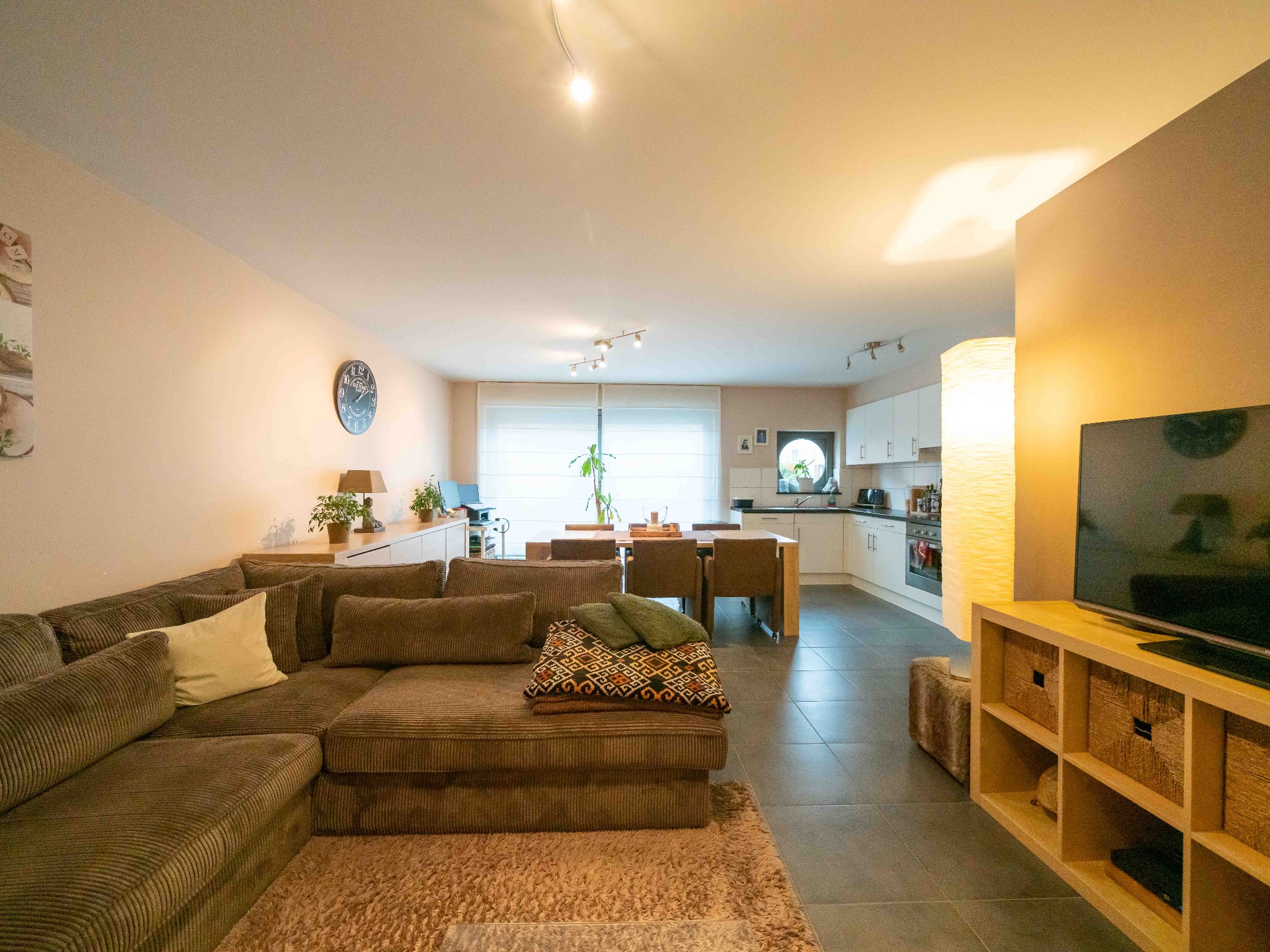 2-kamer appartement met tuin en autostaanplaats 