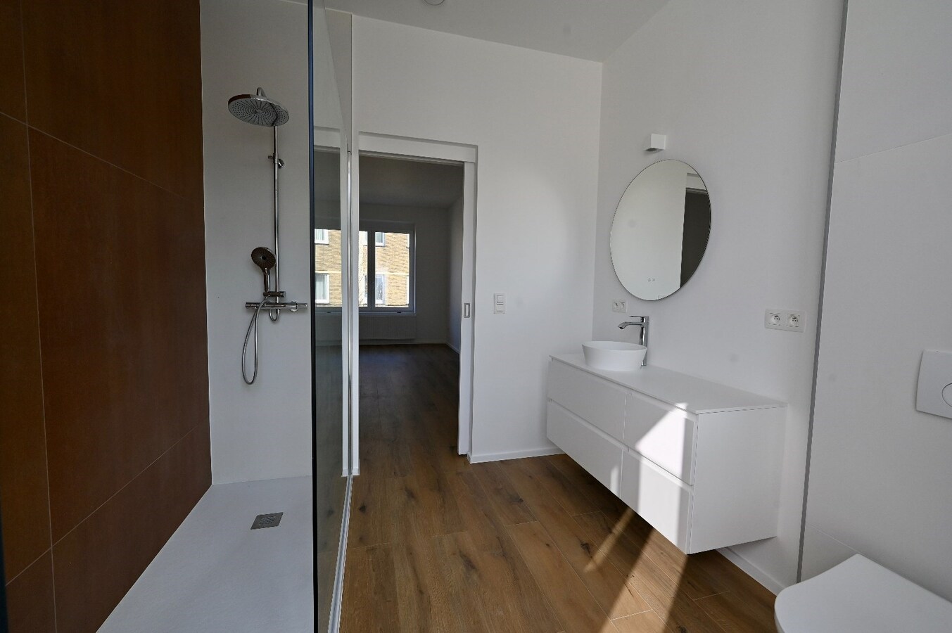 MAGNIFIEK GERENOVEERDE 3SLAAPKAMER WOONST 