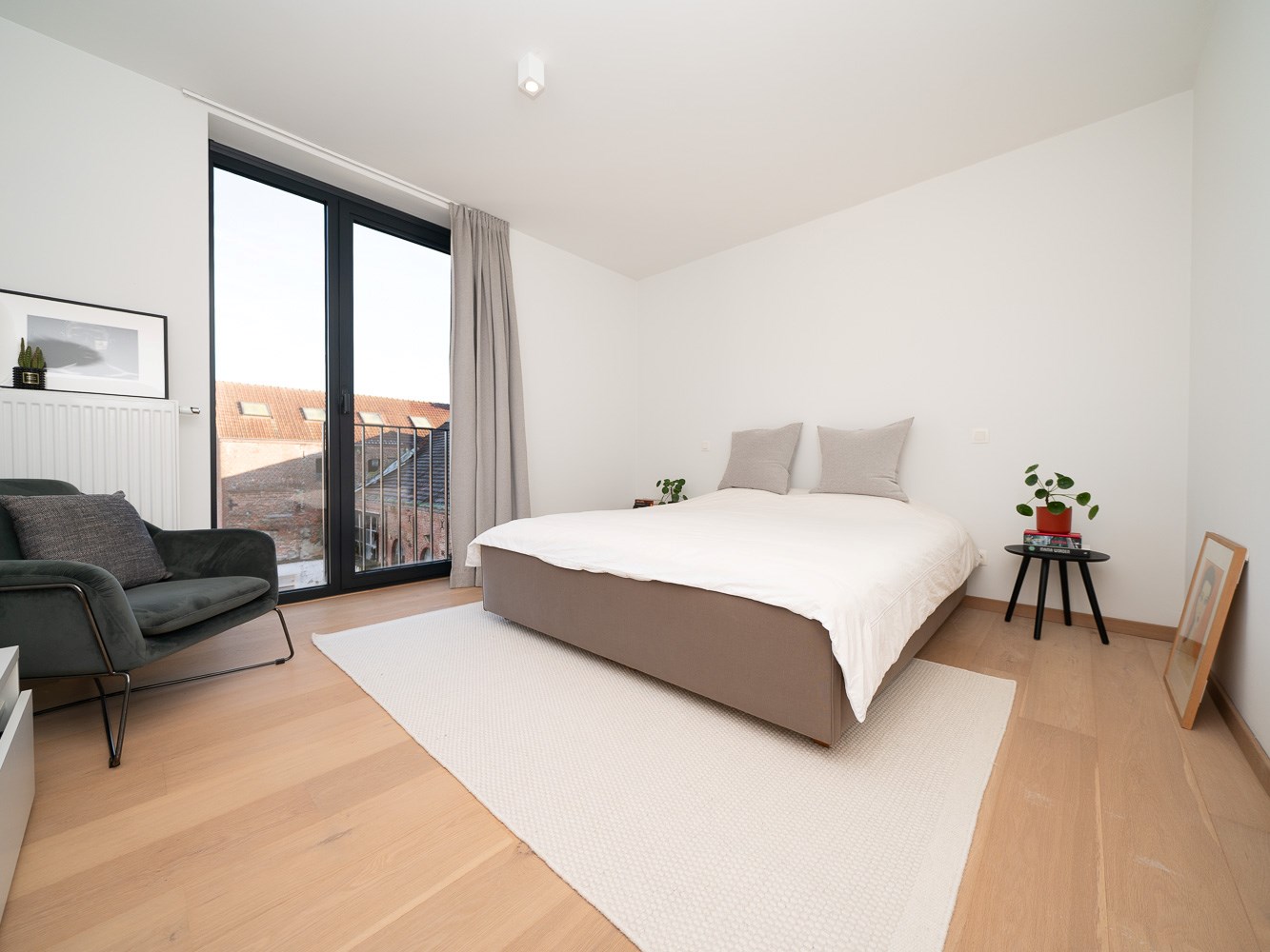 Recent 2-kamer appartement met terras, parking en kelder 
