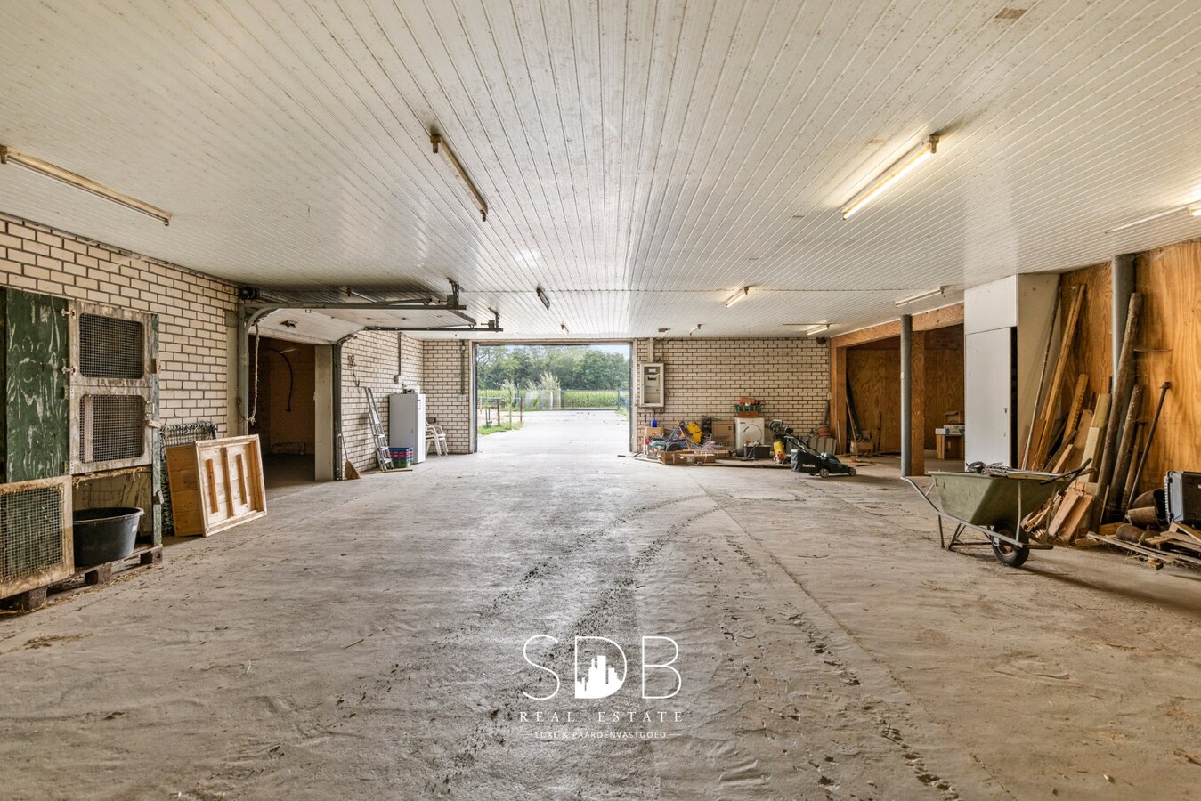 Boerderij met paardenfaciliteiten en graslanden op 14.490m² 