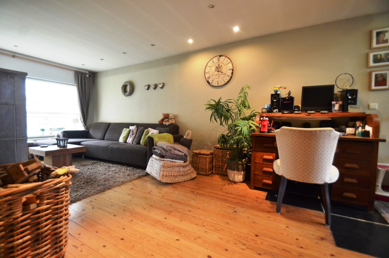 Mooie woning met hangar en ingericht appartement - Duinbergen 