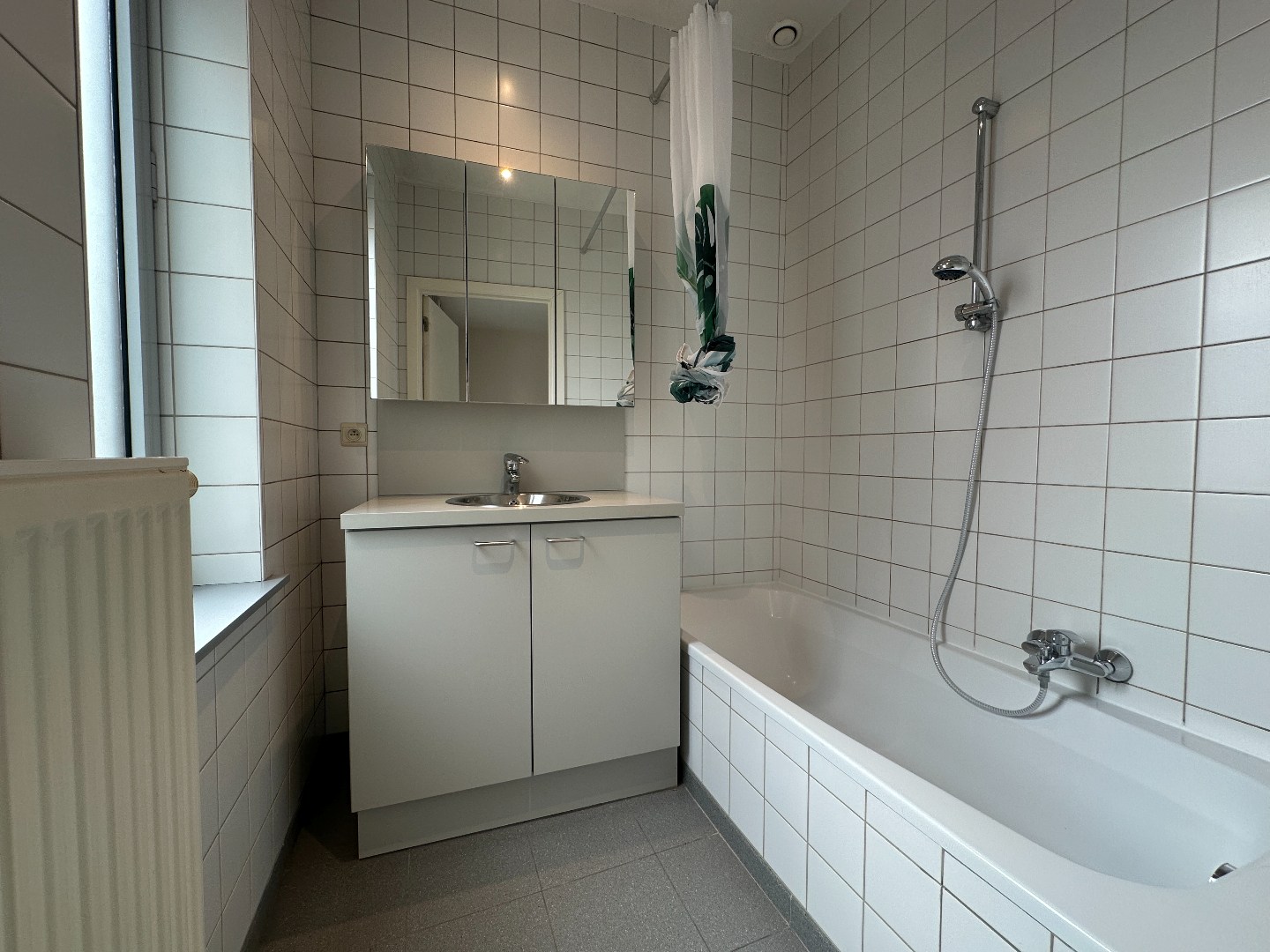 Lichtrijk appartement met 1 slpk en groot zonnig terras, hartje Torhout 