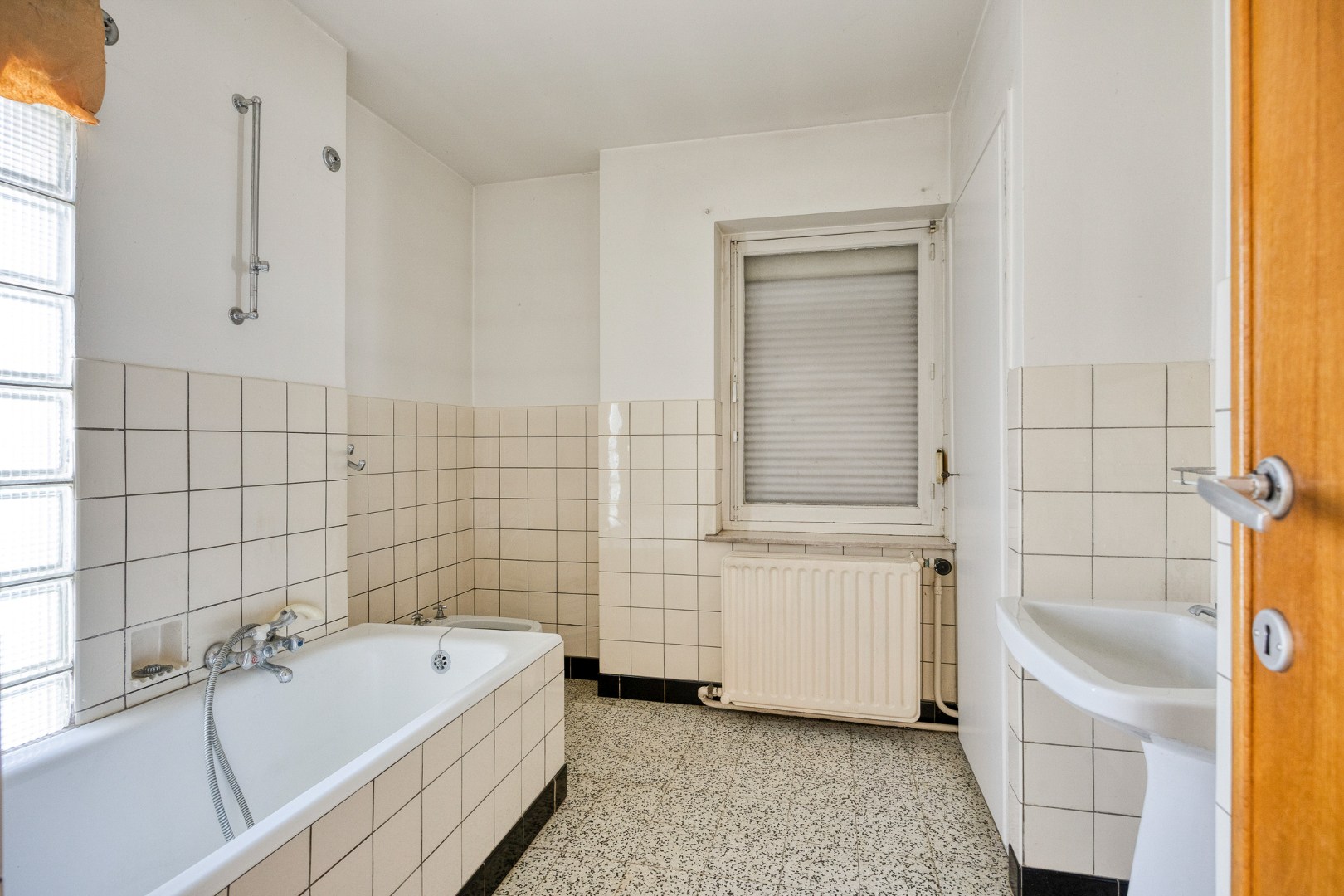 TE RENOVEREN WONING met 3/4 slaapkamers en tuin – 1640 SINT-GENESIUS-RODE 