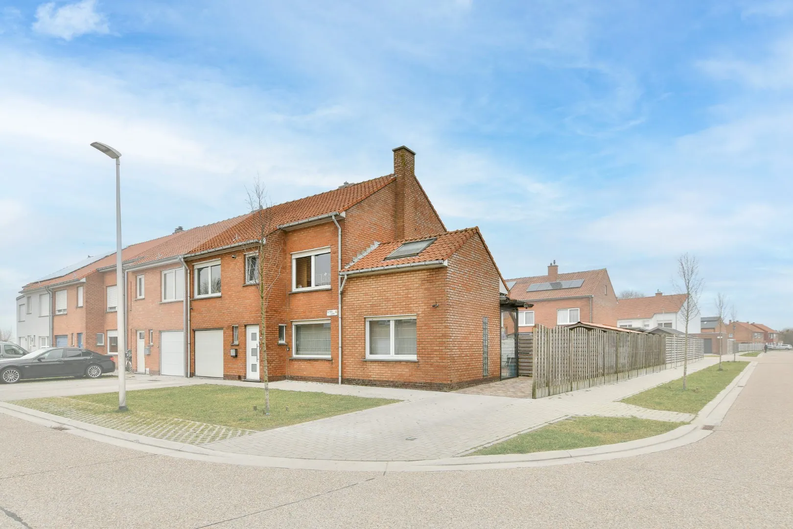 Instapklare halfopen woning op 318 m² te Oudenburg