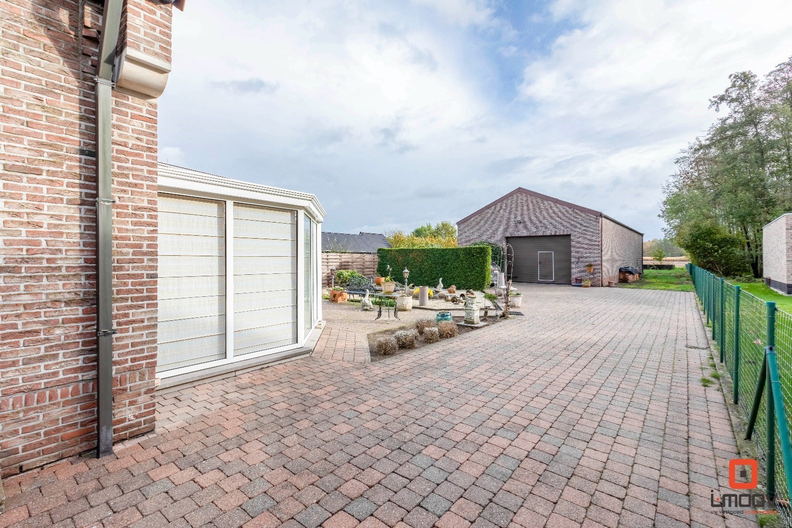 Open bebouwing met magazijn op een landelijke locatie! 