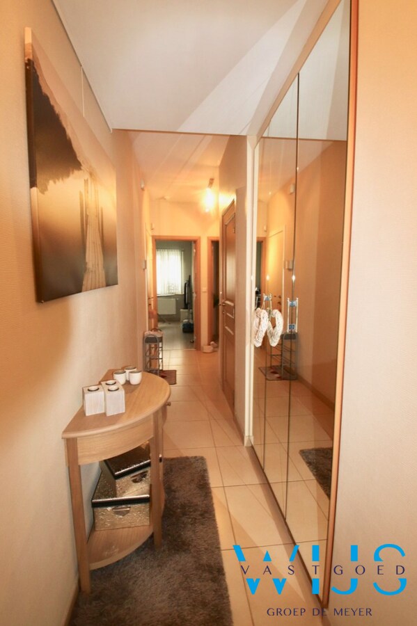 GELIJKVLOERS appartement met 2 slaapkamers &amp; garage te Ertvelde! 