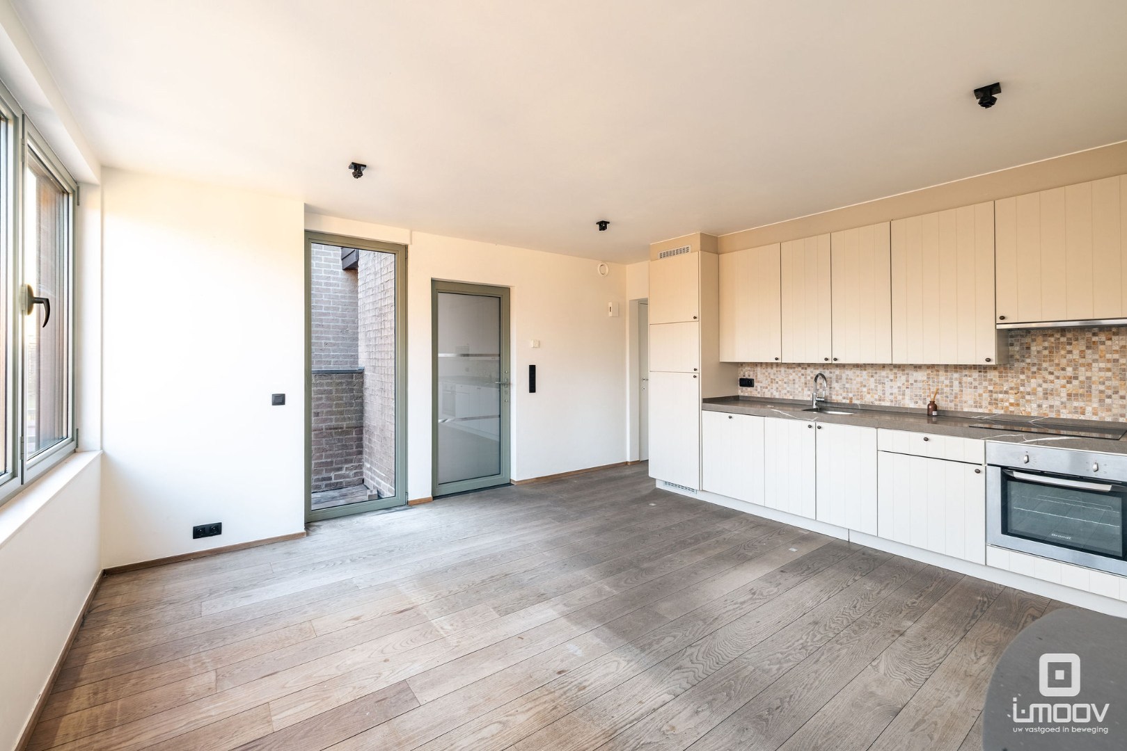 Charmant tweeslaapkamer appartement met terras in rustig woonerf 