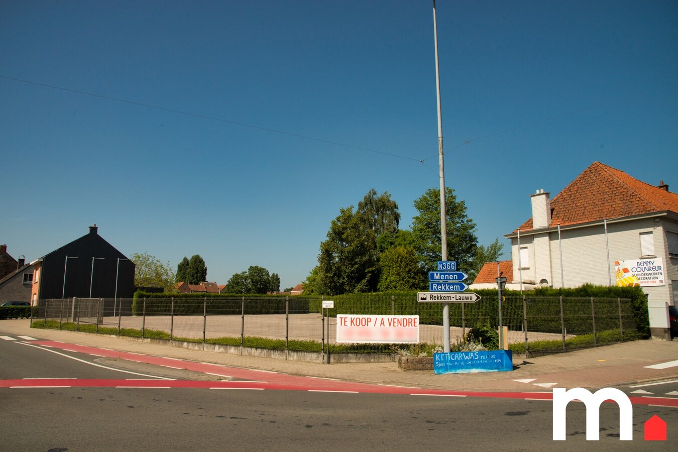 Veelzijdig terrein met verharding – ideaal als extra stockageruimte of parking 