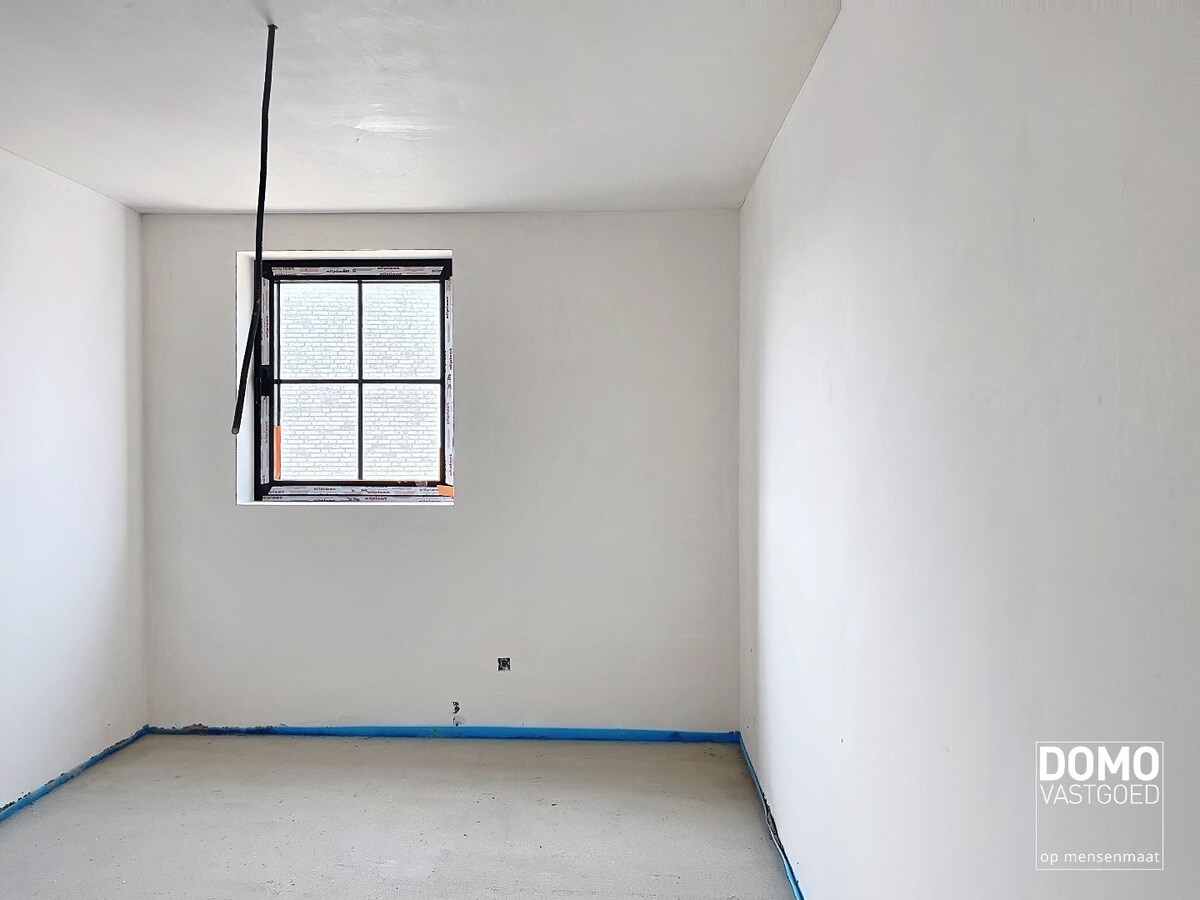 ENERGIEZUINIGE HALFOPENBEBOUWING MET 3 SLAAPKAMERS TE KERMT 