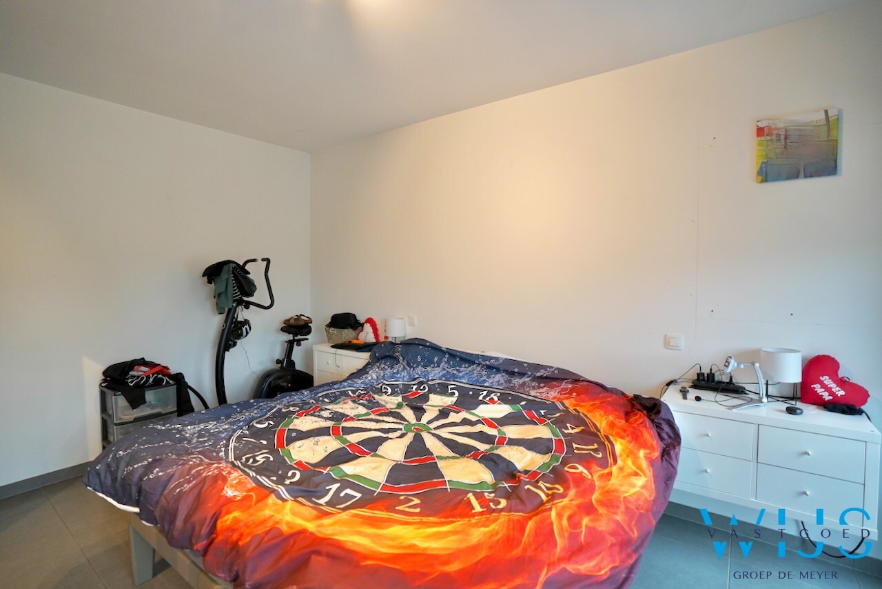 Prachtig appartement MET GARAGE in het rustige landelijke OOSTEEKLO ! 