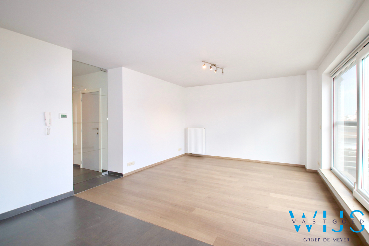 Instapklaar &amp; gezellig 3 slaapkamer appartement in hartje Zelzate! 