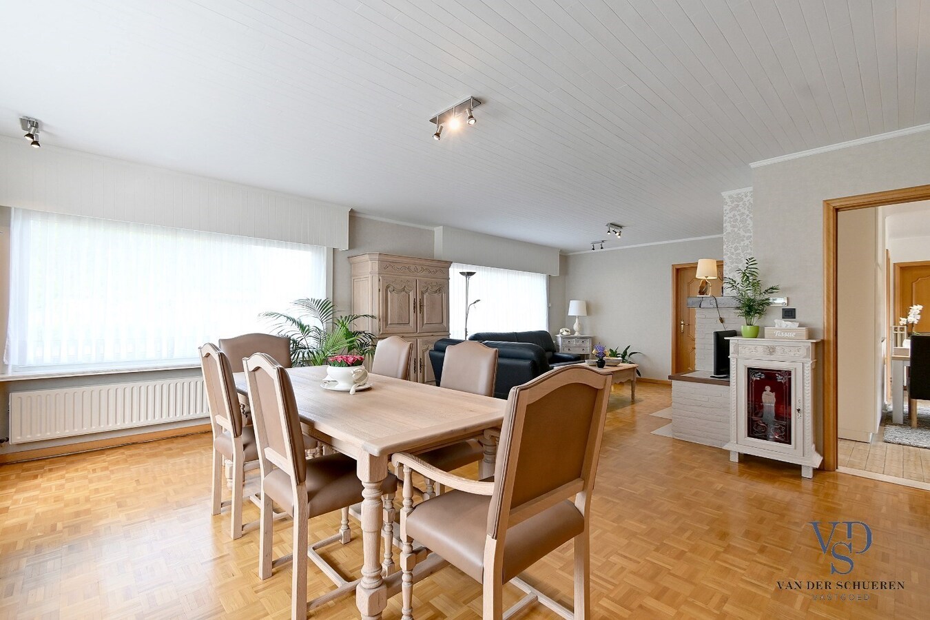 Statige villa in rustige residentiële wijk 