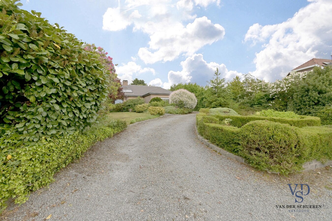 Goedgelegen bungalowwoning te Moerbeke. 