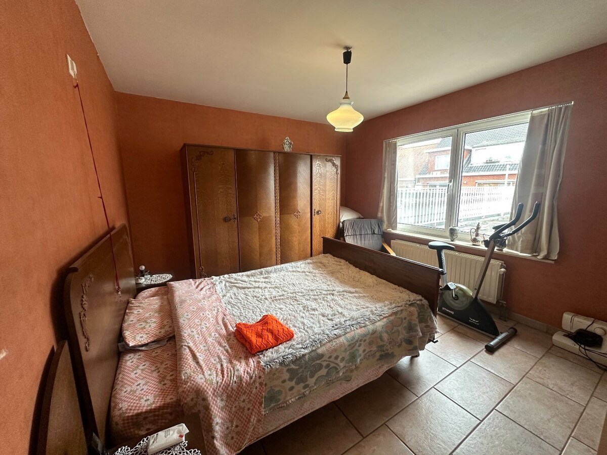 Uitstekend gelegen, ruim appartement met groot terras pal in het centrum van Langemark 