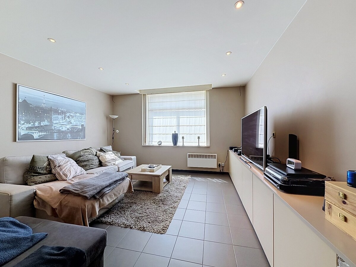 Verder te renoveren woning met garage en tuin nabij centrum Herzele 
