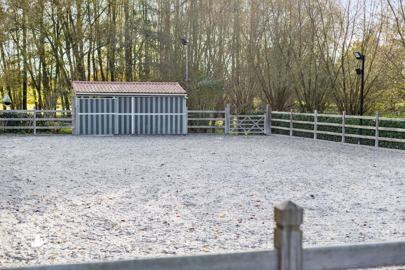 Landelijke villa met zwembad, paardenfaciliteiten en piste op circa 2 HA 