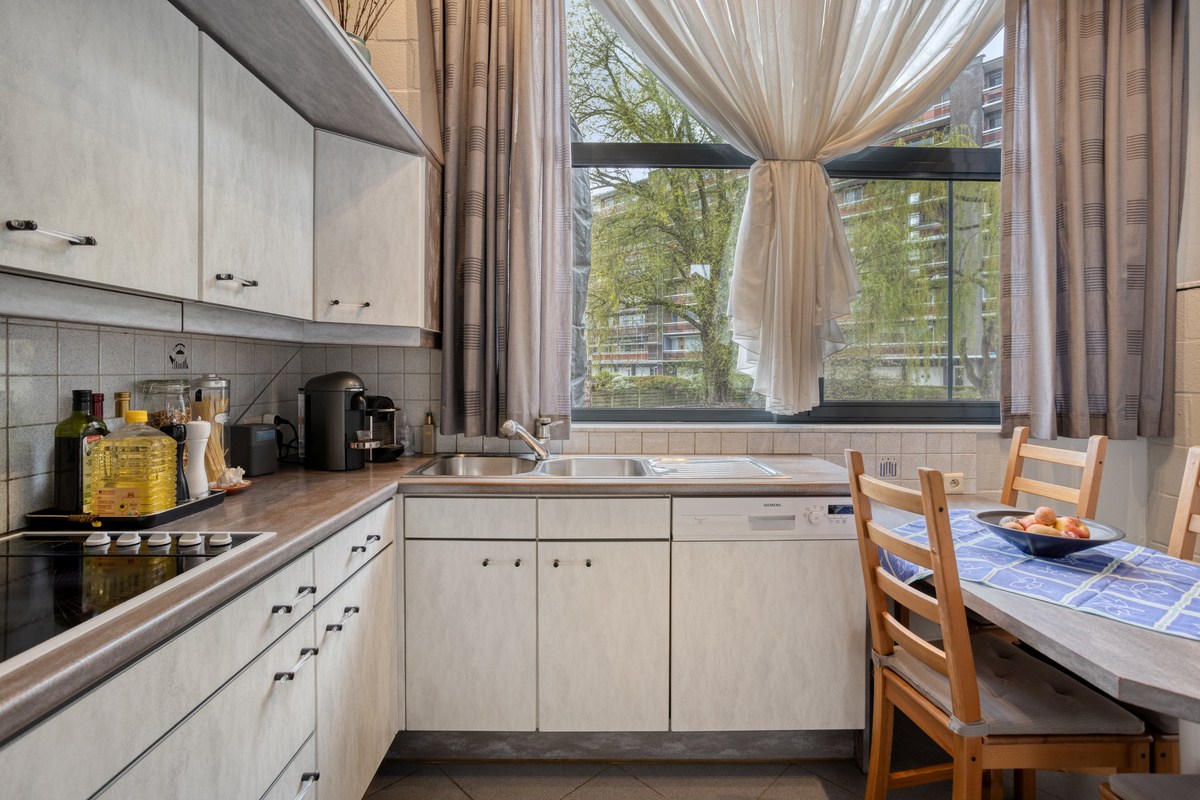 Instapklare halfopen bebouwing met 3 slaapkamers, tuin, terras en 2 carports in Kessel-Lo! – EPC 166 kWh/m² - bewoonbare opp. 146 m² 