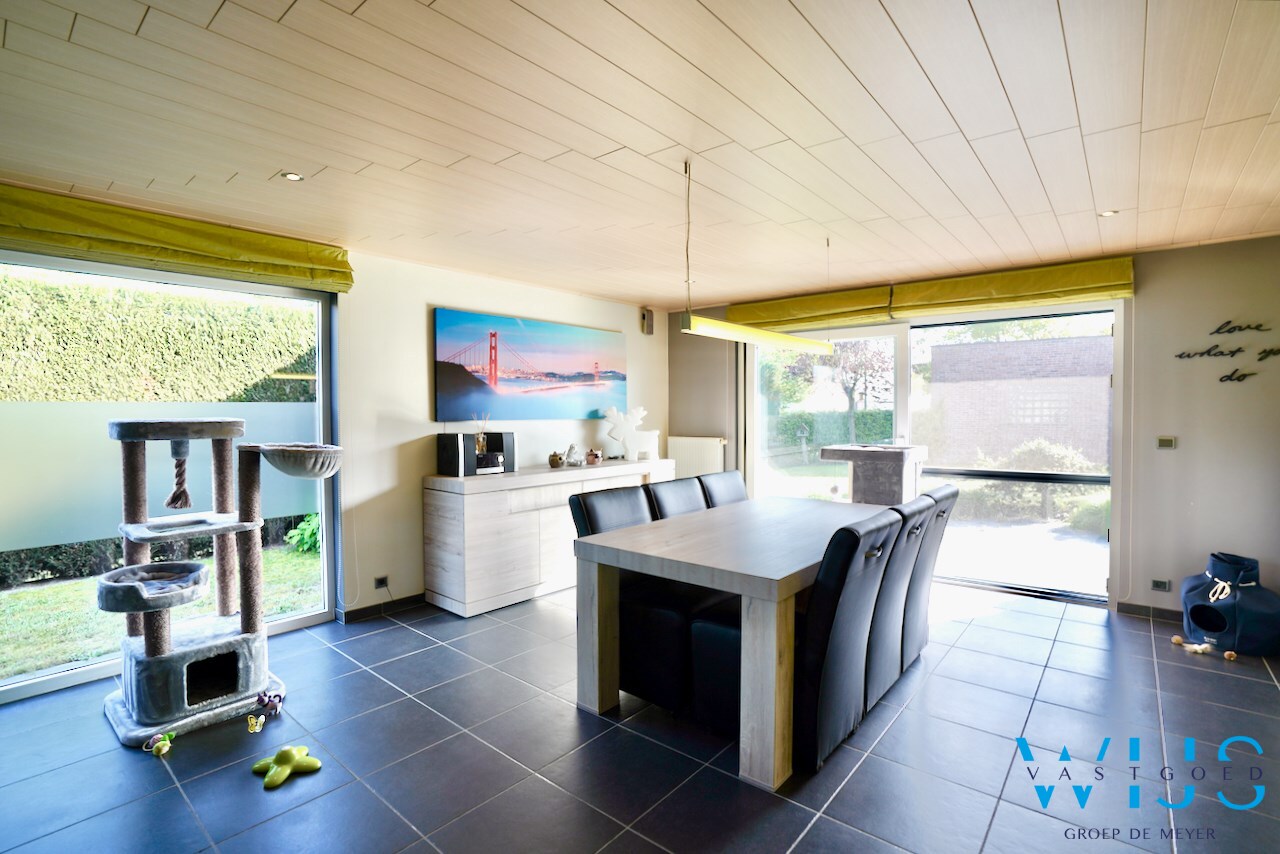 Ideale gezinswoning op 555 m² met 2 garages te Evergem ! 