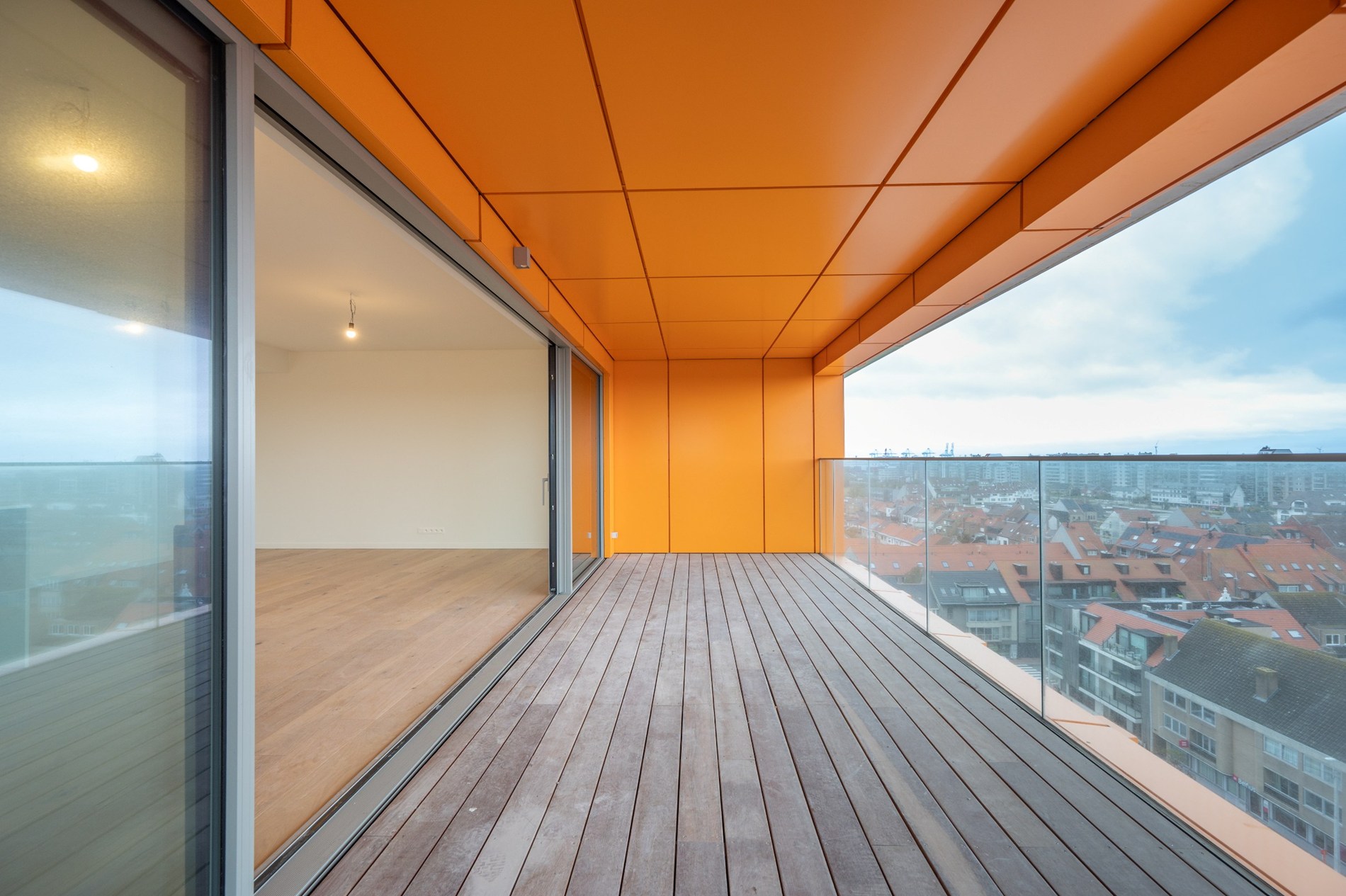 JOURNÉE PORTES OUVERTES DIMANCHE 04/01 (entre 14h et 17h) au Maes et Boerenboomplein : Appartement d'angle entièrement prêt à emménager (133m2) avec une grande terrasse ensoleillée (19m2) et possibili 