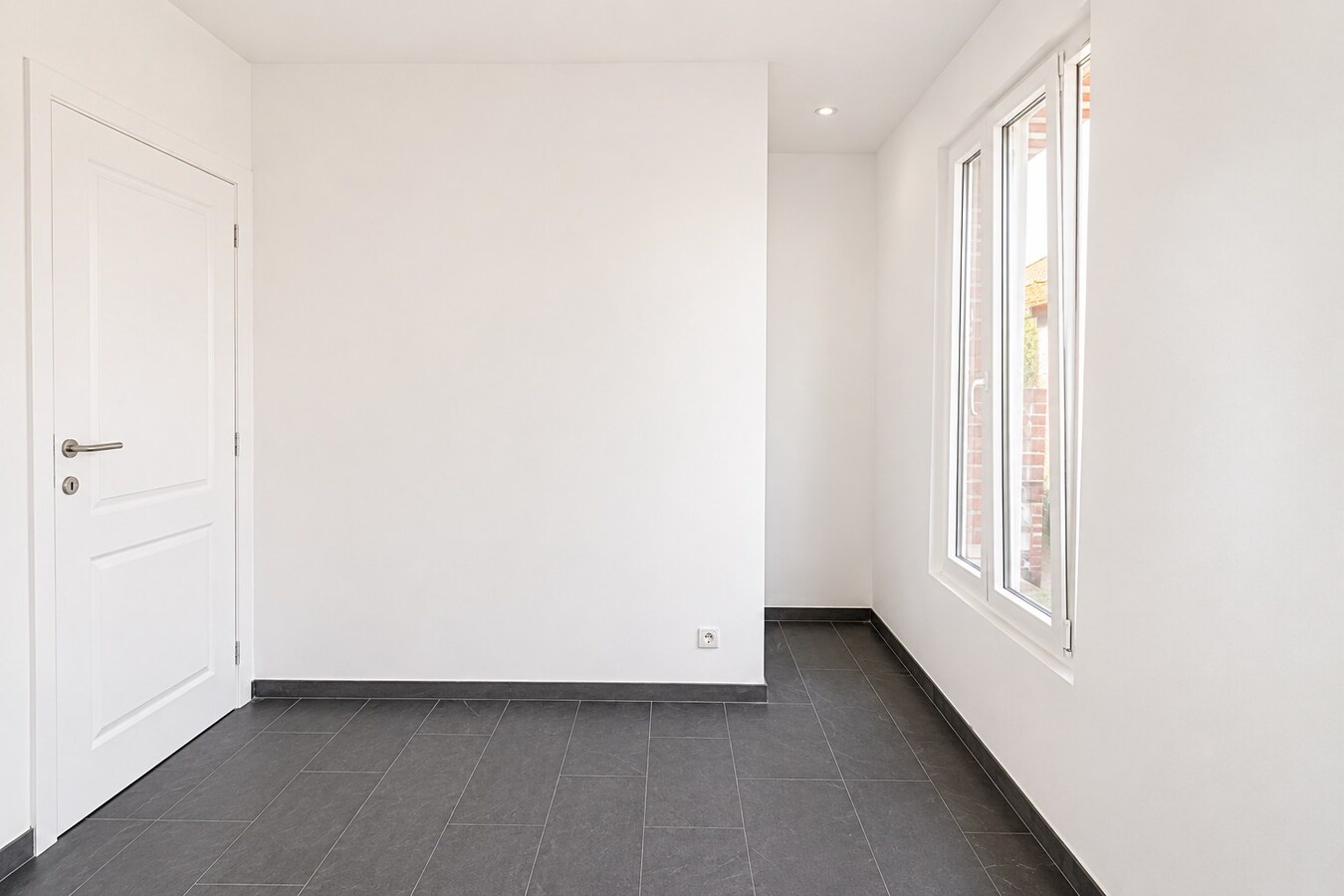 Instapklare gezinswoning met 4 slaapkamers, 2 badkamers, zonnige zuidwestgerichte tuin en EPC-label C in hartje Sint-Niklaas! 