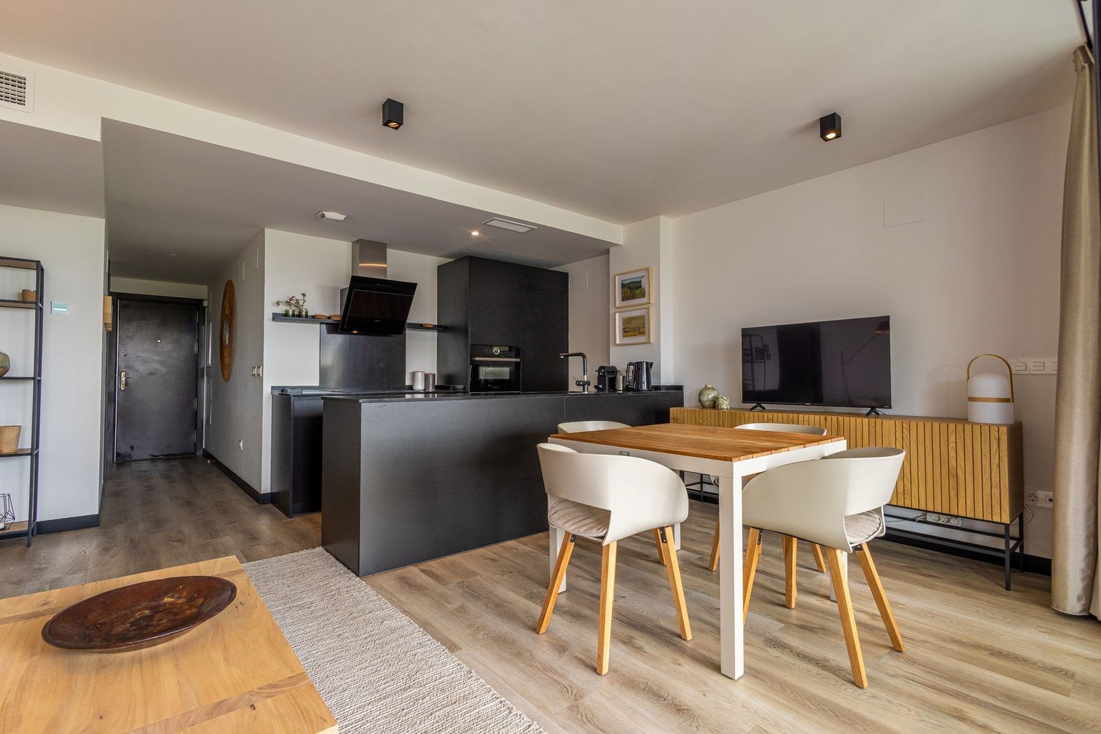 Hacienda el Sueño - Elegante 3-Slaapkamer Appartement met Panoramisch Terras, Zeezicht en Toeristenhuurlicentie 
