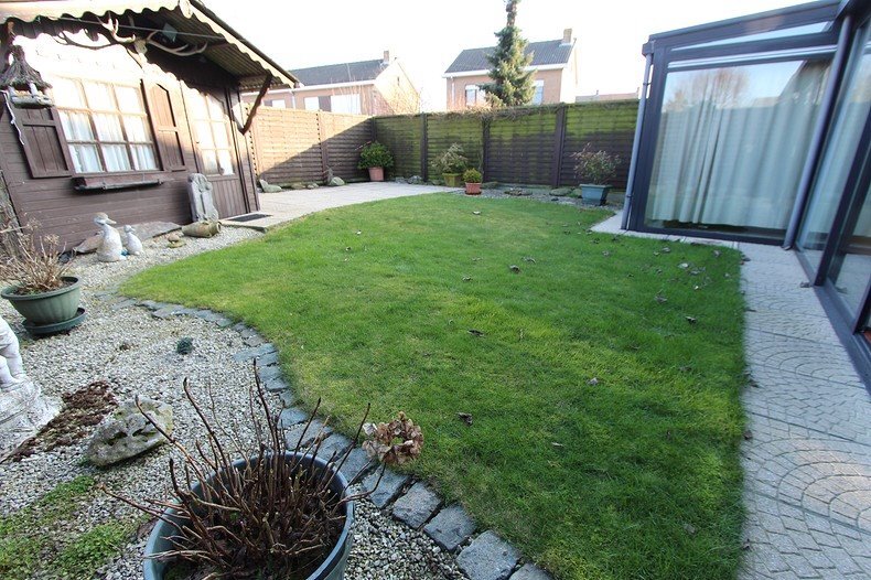 Rustig gelegen woning met 3 slaapkamers en garage te Roeselare 