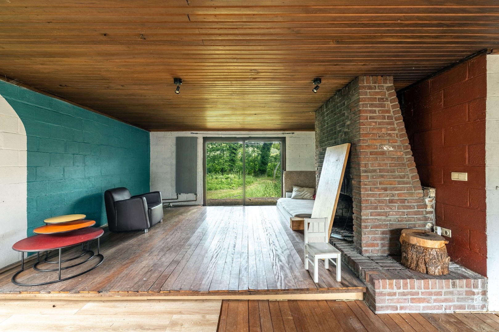 Seventies bungalowvilla met renovatiepotentieel op unieke ligging aan natuurgebied 