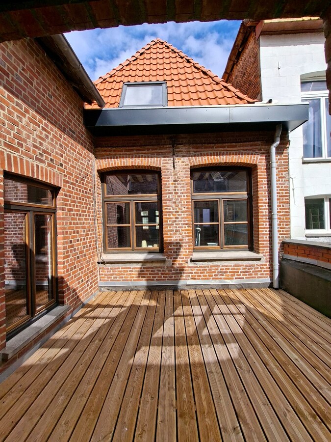 Tournai Coeur Cathédrale bel immeuble mixte 