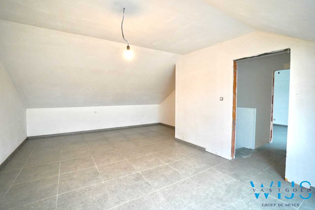 Drieslaapkamer appartement met garage in hartje Ertvelde ! 