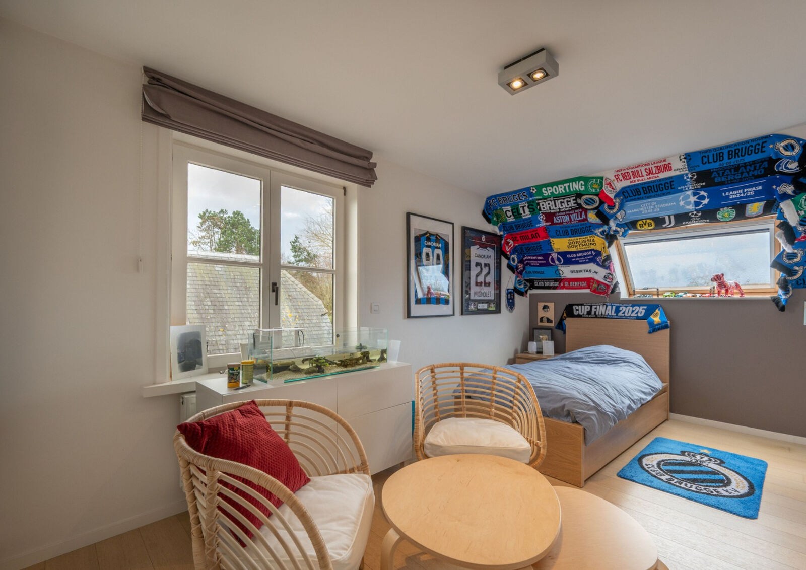 Prachtig gerenoveerde alleenstaande villa geniet van een uitstekende centrale ligging, op slechts enkele minuten van het centrum van Knokke. 