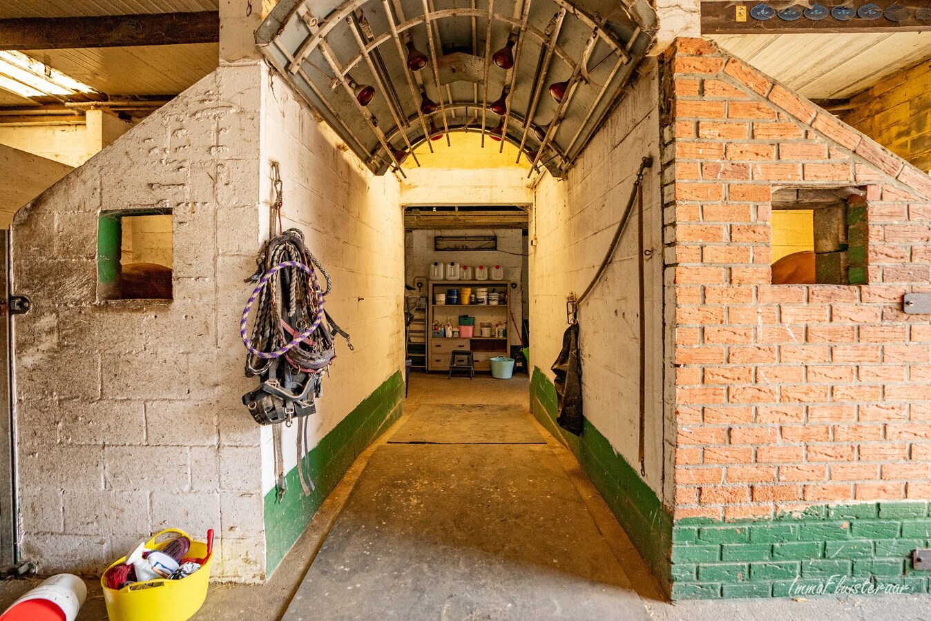 Propriété équestre avec maison à rénover à ca. 90a à Wonck (Bassenge). 