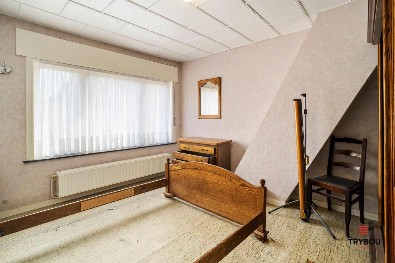 Halfvrijstaande woning met 5 slaapkamers en bijgebouw op 5488 m³ te Jonkershove 