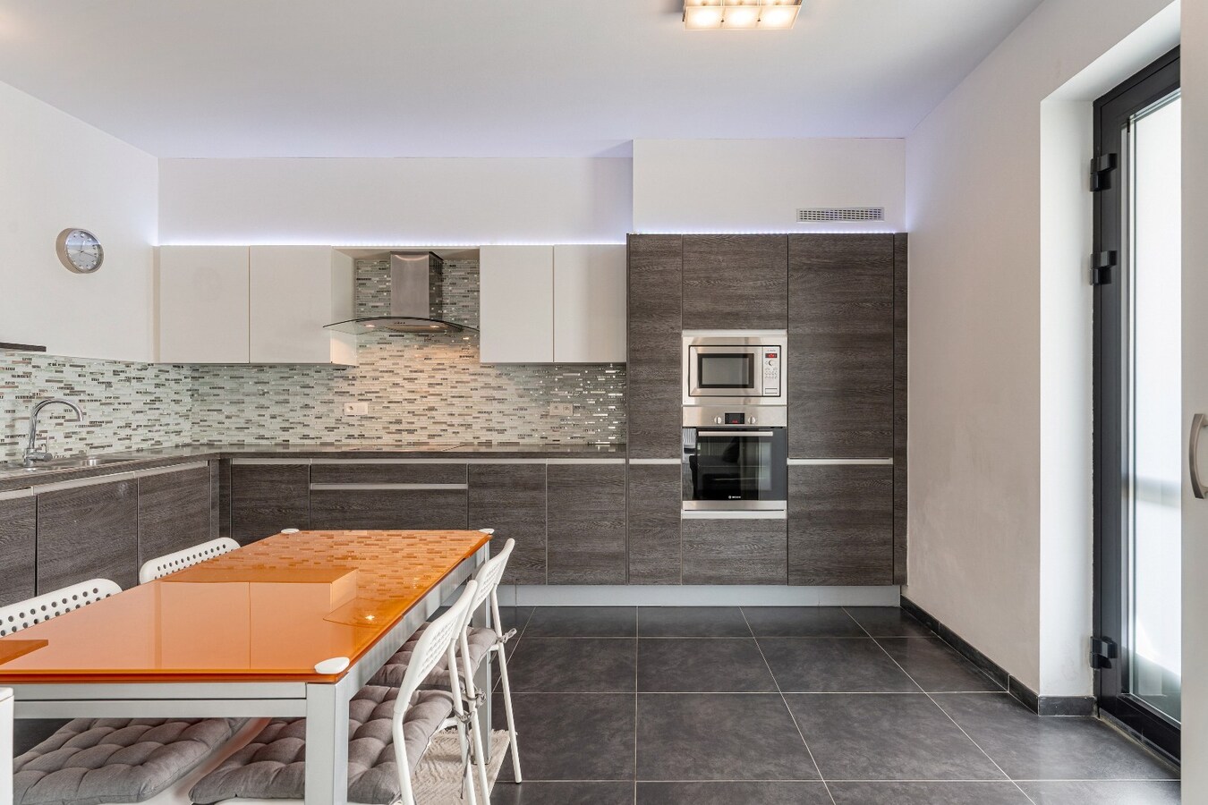 Verzorgde woning met hedendaags energiecomfort, terras, tuin en garage, ideaal voor jong gezin! 