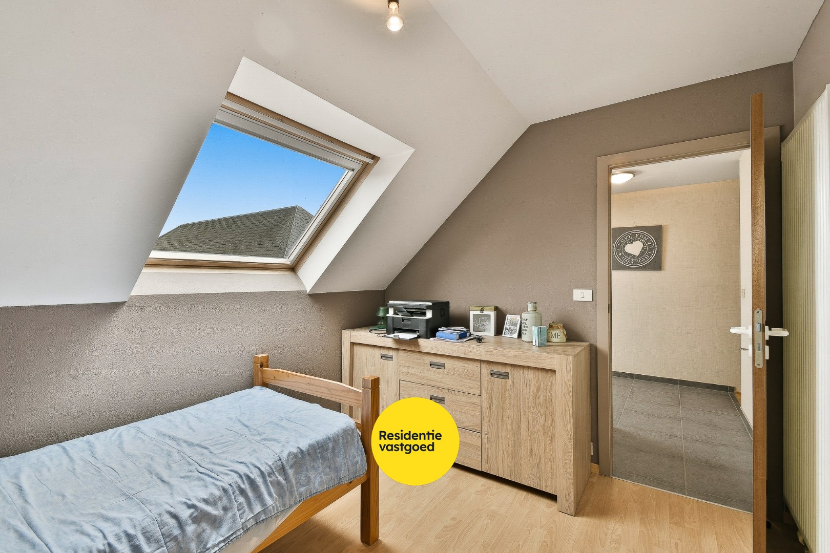 Duplex-appartement in rustige residentie met twee slaapkamers en terras 
