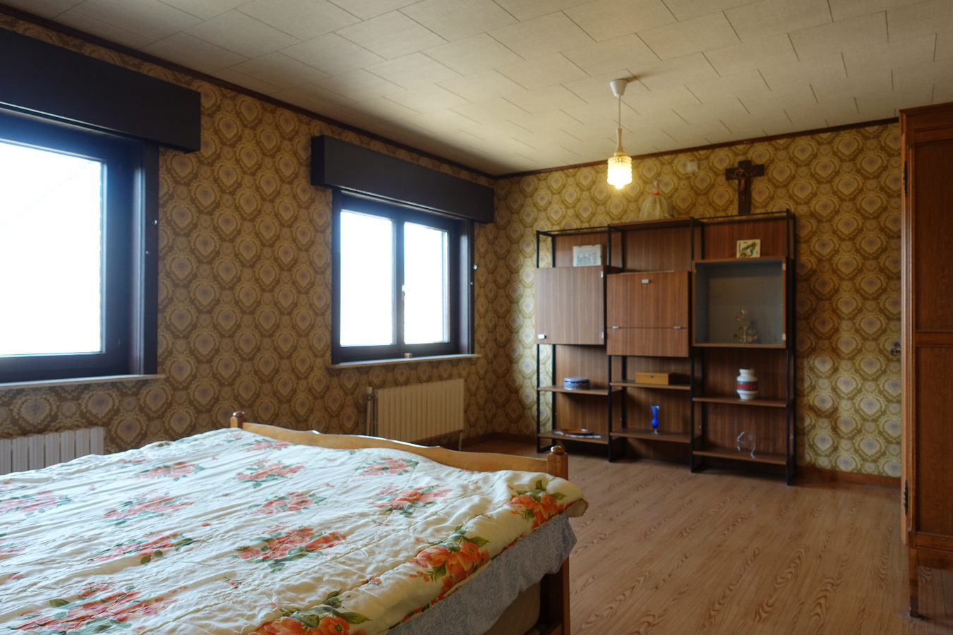 Ruime hoekwoning met 4 slaapkamers en dubbele garage 